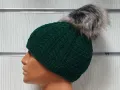 Нова дамска плетена шапка с помпон/пух в зелен цвят, снимка 6
