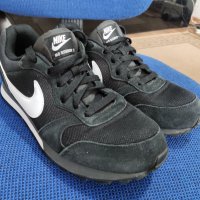 Nike MD Runner II Black / White, снимка 2 - Маратонки - 40775911