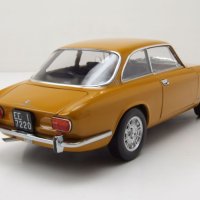 Alfa Romeo 1750 GTV 1970 - мащаб 1:18 на Norev моделът е нов в кутия, снимка 2 - Колекции - 41951119