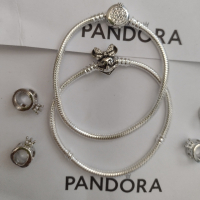Сребърни гривни Pandora , снимка 1 - Гривни - 44739590