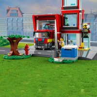 LEGO® City Fire 60320 - Пожарникарска станция, снимка 8 - Конструктори - 35671885
