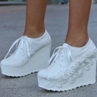 Обувки на платформа - бели - 710-15, снимка 2 - Дамски ежедневни обувки - 37809177