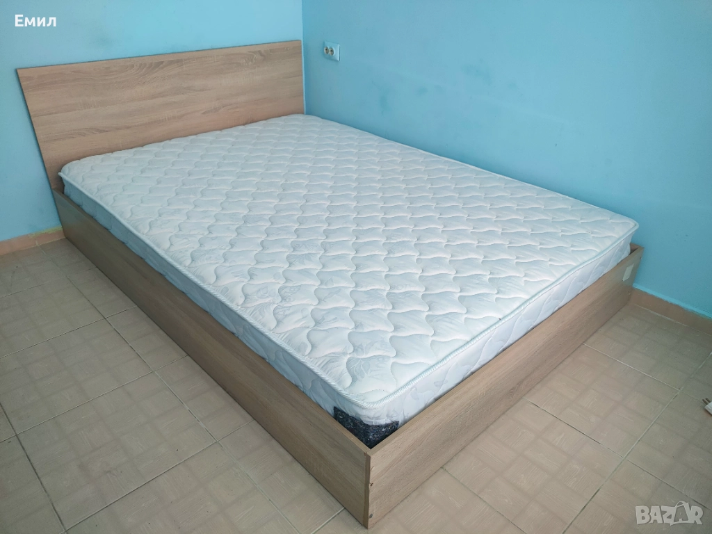 Продавам легло персон и половина с матрак , снимка 1