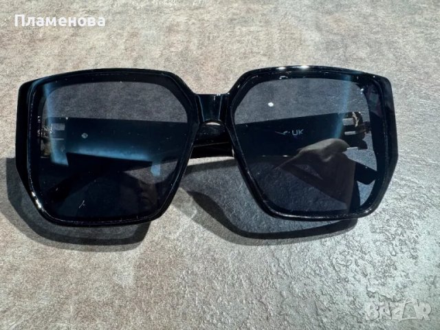 Дамски черни слънчеви очила със златен акцент , снимка 3 - Слънчеви и диоптрични очила - 49357995