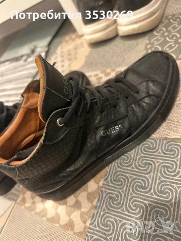 Обувки Guess