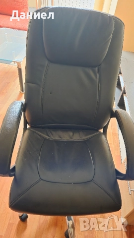 Кожен офис стол 