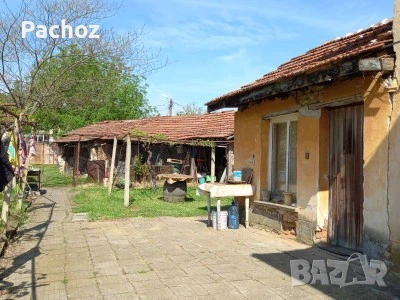 Двуетажна къща с двор на Центъра на с. Владиня, снимка 10 - Къщи - 51304745