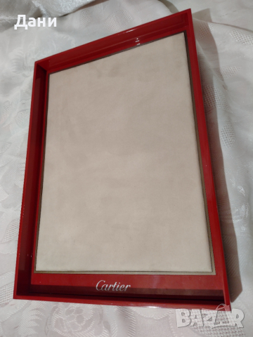 Cartier® Official Подложка / дисплей/ стойка за презентация на Cartier