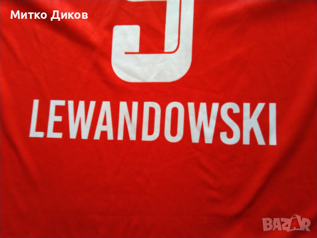 Байерн Мюнхен футболна фен тениска и №9 Левандовски размер М отлична, снимка 8 - Футбол - 44605698