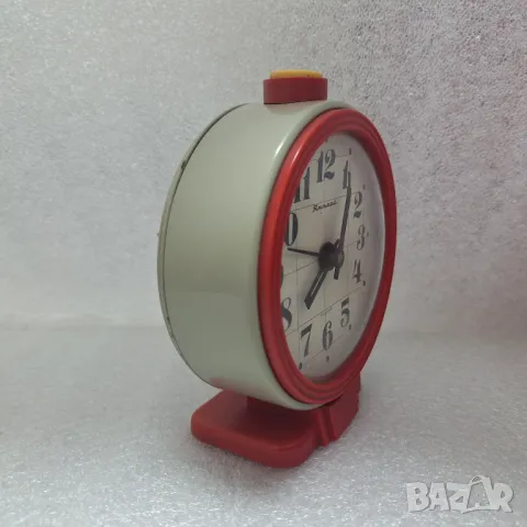 Механичен! Голям Настолен Часовник/Будилник/ ЯНТАРЪ, 4 КАМНЯ, СССР, снимка 3 - Антикварни и старинни предмети - 47621369