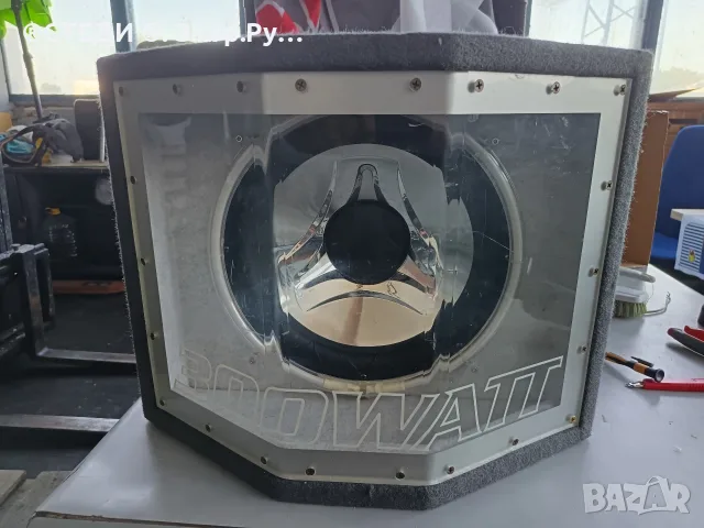 бас каса Lenco (гъгне) SUB-300 (300W, 4 Ohm) с работещ син неон