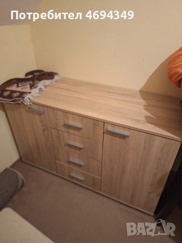 Продавам скринове и бюро