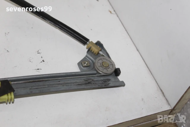 Машинка стъкло ръчна задна лява Рено Меган Сценик 1998 1.6i Renault Megane Scenic, снимка 9 - Части - 51219596