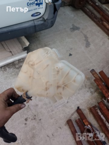 Казанче антифриз Форд фиеста 6 разширителен съд , снимка 2 - Части - 40921468