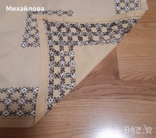 Ръчна бродерия каре, снимка 4 - Декорация за дома - 44604014