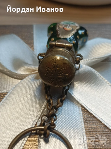 Старинно шише за парфюм с окачване, снимка 2 - Антикварни и старинни предмети - 52862595