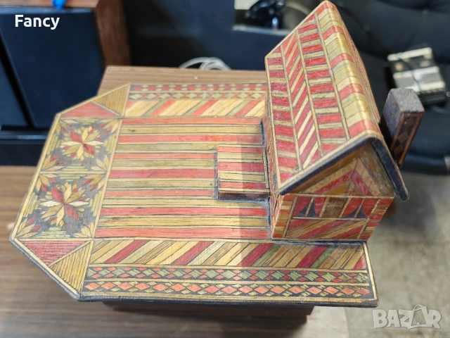 Стара дървена касичка , снимка 2 - Антикварни и старинни предмети - 51827558