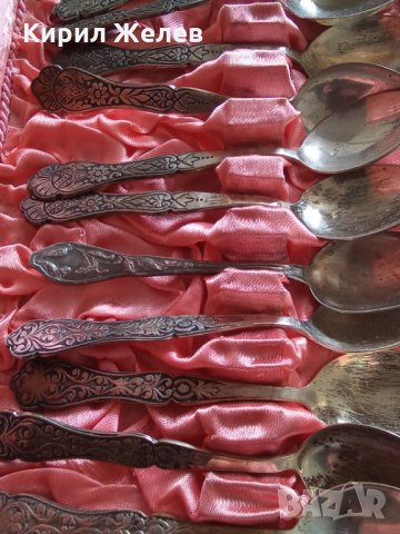 Старинни ПОСРЕБРЕНИ БРОНЗОВИ Богато Орнаментирани РЕТРО ЛЪЖИЦИ комплект 12 бр. в ЛУКС КУТИЯ А1058, снимка 2 - Прибори за хранене, готвене и сервиране - 35795428