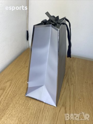 Автентична бутикова Tom Ford подаръчна торба 26 x 26 cm gift bag TF , снимка 3 - Други - 42064405