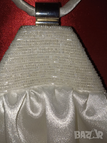 A Zone-Малка сатенена чанта в екрю от сатен с перлички, снимка 2 - Чанти - 36369111