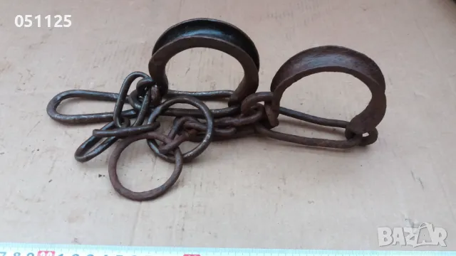 масивни ковани възрожденски окови, белезници, пранги букаи , снимка 7 - Антикварни и старинни предмети - 49674760