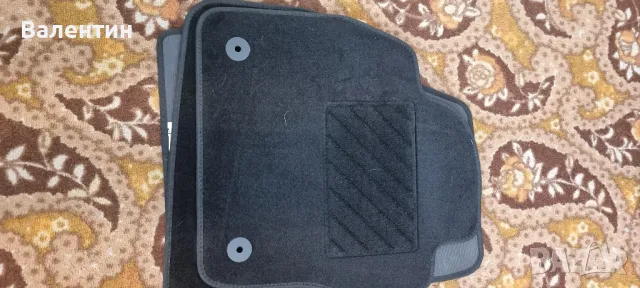 Продавам оригинални мокетни стелки за Volkswagen  polo 201, снимка 2 - Аксесоари и консумативи - 50408863