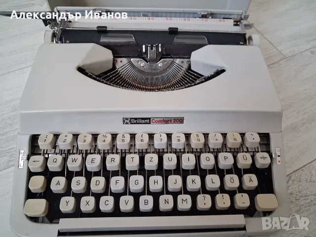 Японска пишеща машина Neckermann Brillant Comfort 200 1977 г., снимка 2 - Антикварни и старинни предмети - 56150043
