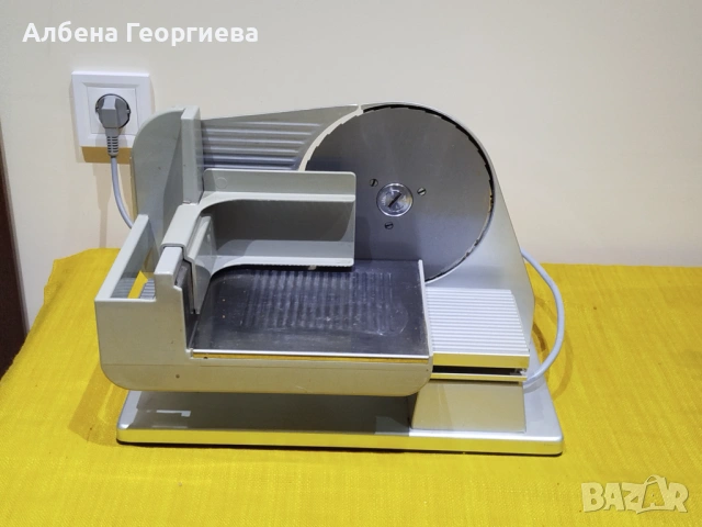 Слайс машина GRAEF -130 W , снимка 2 - Кухненски роботи - 53666915