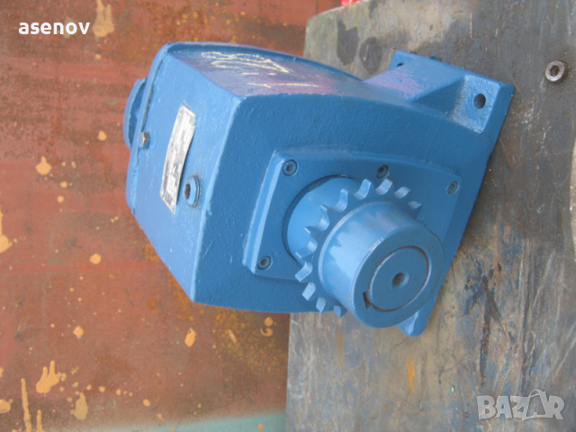 редуктор, снимка 2 - Резервни части за машини - 36259300