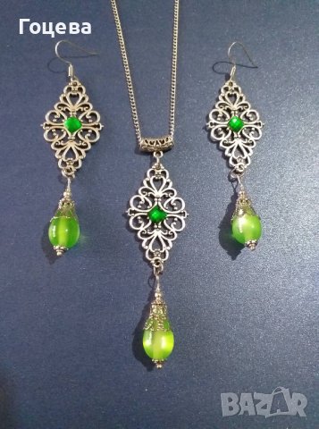 Прекрасен комплект бижута със смарагдово зелено с красиви орнаменти с цвят сребро , снимка 3 - Бижутерийни комплекти - 41496580