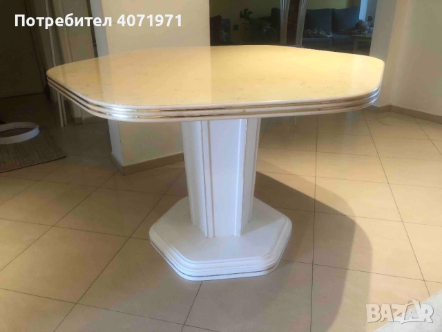 Красива трапезна маса дърво и мрамор