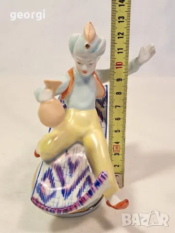 Hollohaza унгарска порцеланова фигура Аладин и летящото килимче, снимка 7 - Колекции - 49779752
