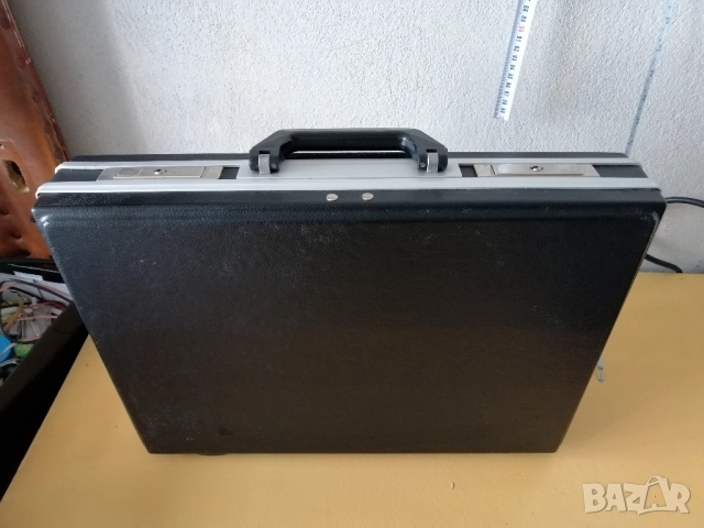 Ретро, дипломатическо куфарче от поликарбонат 