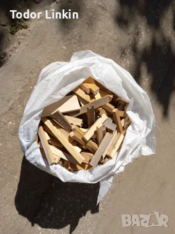 Сухи дървени изрезки за подпалване