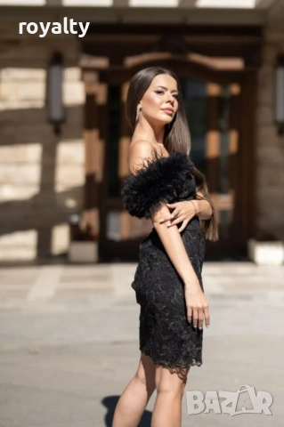 Черна дантелена рокля с акцент от тюл и пера, снимка 3 - Рокли - 53528235