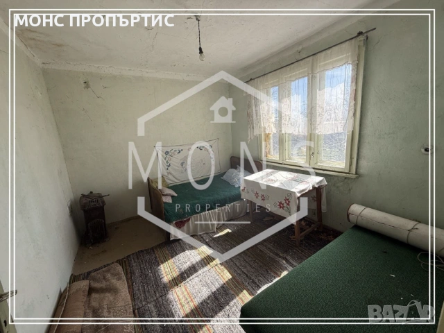 Двуетажна къща с просторен двор и гараж на тихо място в с. Караисен, обл. Велико Търново., снимка 14 - Къщи - 53825817