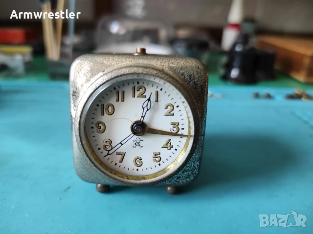 Стар Френски Механичен Малък Часовник с Будилник 