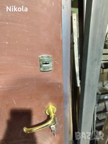 Метална входна врата с каса от Панелен апартамент - лява 85,5/194,5см, снимка 9 - Дограми - 39521260