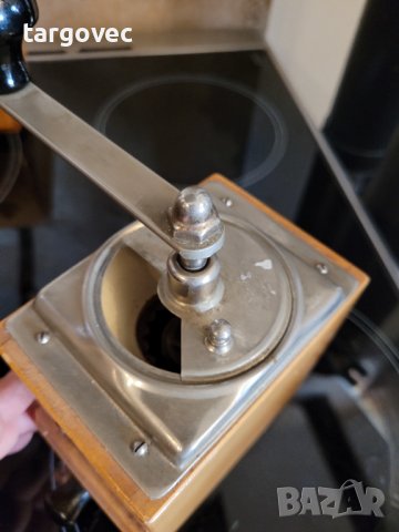 Старинна мелничка за кафе, снимка 3 - Антикварни и старинни предмети - 41719730