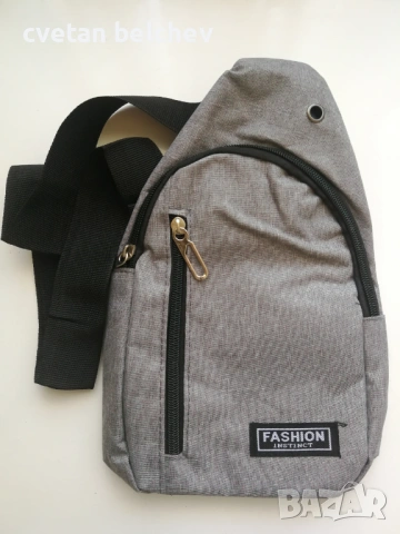 Продавам 2 нови мъжки малки чантички за рамо по €30 всяка.