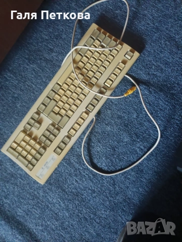 Компютър с клавиатура 