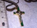 СТИЛНО КАТОЛИЧЕСКО ПОЗЛАТЕНО РАЗПЯТИЕ КРЪСТ с ЕМАЙЛ ЛАК и ШНУРЧЕ от ВЕЛУР 21540, снимка 7
