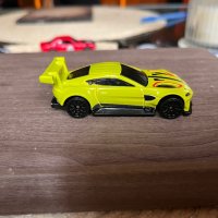 Hotwheels-Aston Martin, снимка 3 - Колекции - 42460498