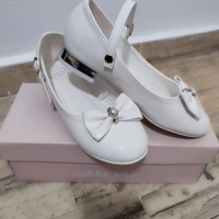 официална бели обувки с токче, снимка 4 - Детски обувки - 44817641