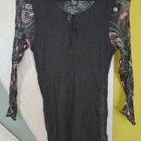 Блуза дълъг ръкав черна полупрозрачна с цветни ръкави S-М, снимка 2 - Блузи с дълъг ръкав и пуловери - 41586868