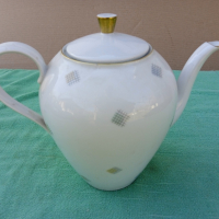 Немски класически порцеланов чайник, снимка 2 - Аксесоари за кухня - 36224398