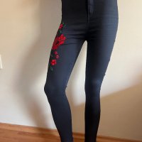 Дамски черни дънки - панталон с бродерия цветя !, снимка 3 - Дънки - 42044664