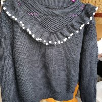 Кокетен елегантен  черен пуловер с перли , снимка 1 - Блузи с дълъг ръкав и пуловери - 38749652