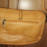 Дамска чанта в оранжево, снимка 5 - Чанти - 40897772