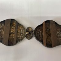 Възрожденски пафти 19 век Двустранно изчукани с лята съединителна плочка сребърна сплав, снимка 5 - Други ценни предмети - 41577350